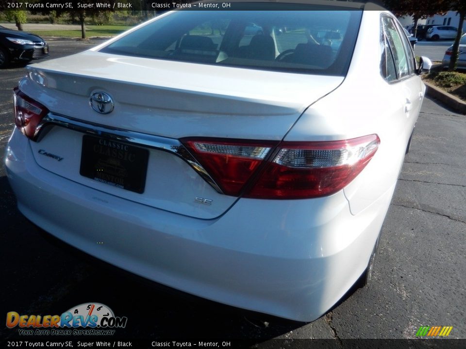 2017 Toyota Camry SE Super White / Black Photo #2