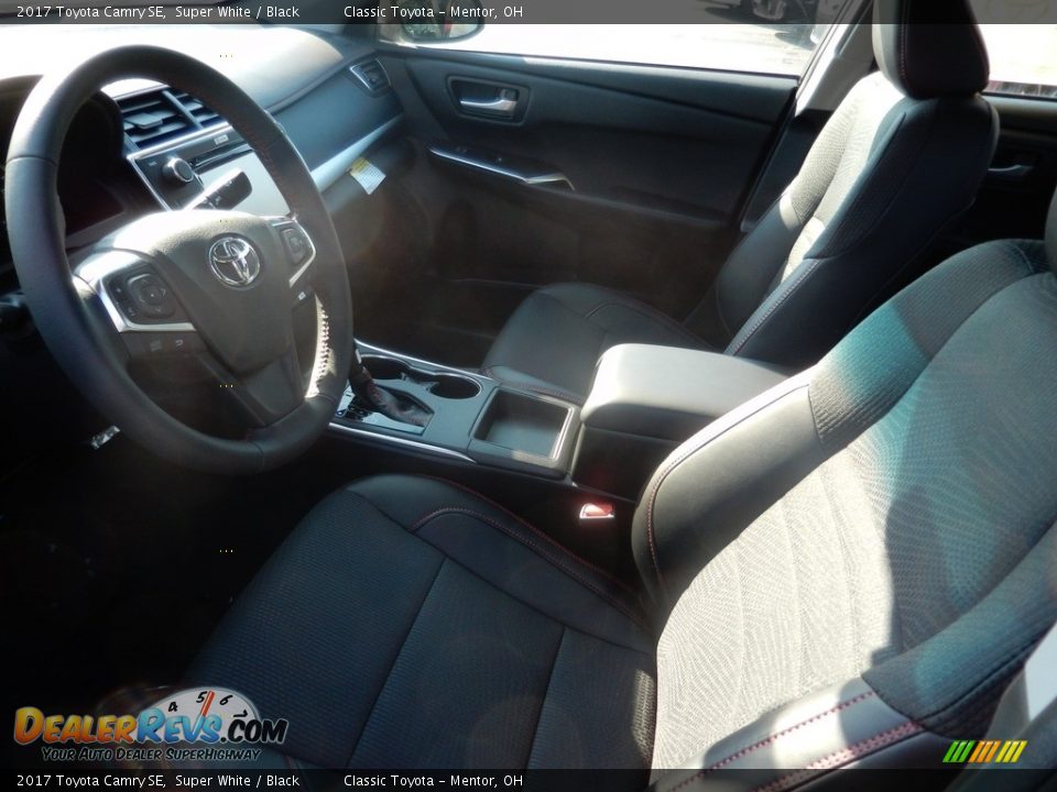 2017 Toyota Camry SE Super White / Black Photo #3