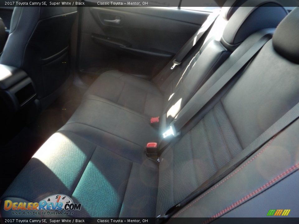2017 Toyota Camry SE Super White / Black Photo #5