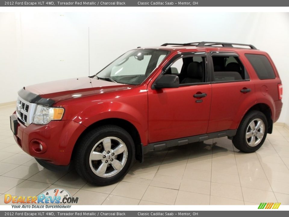 Front 3/4 View of 2012 Ford Escape XLT 4WD Photo #3