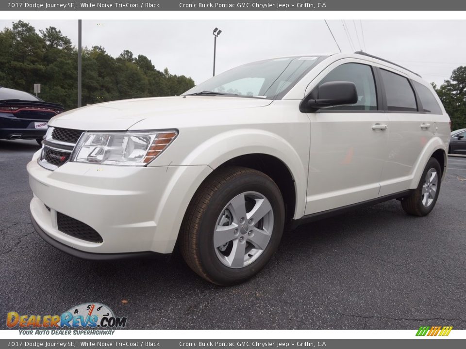 Front 3/4 View of 2017 Dodge Journey SE Photo #3