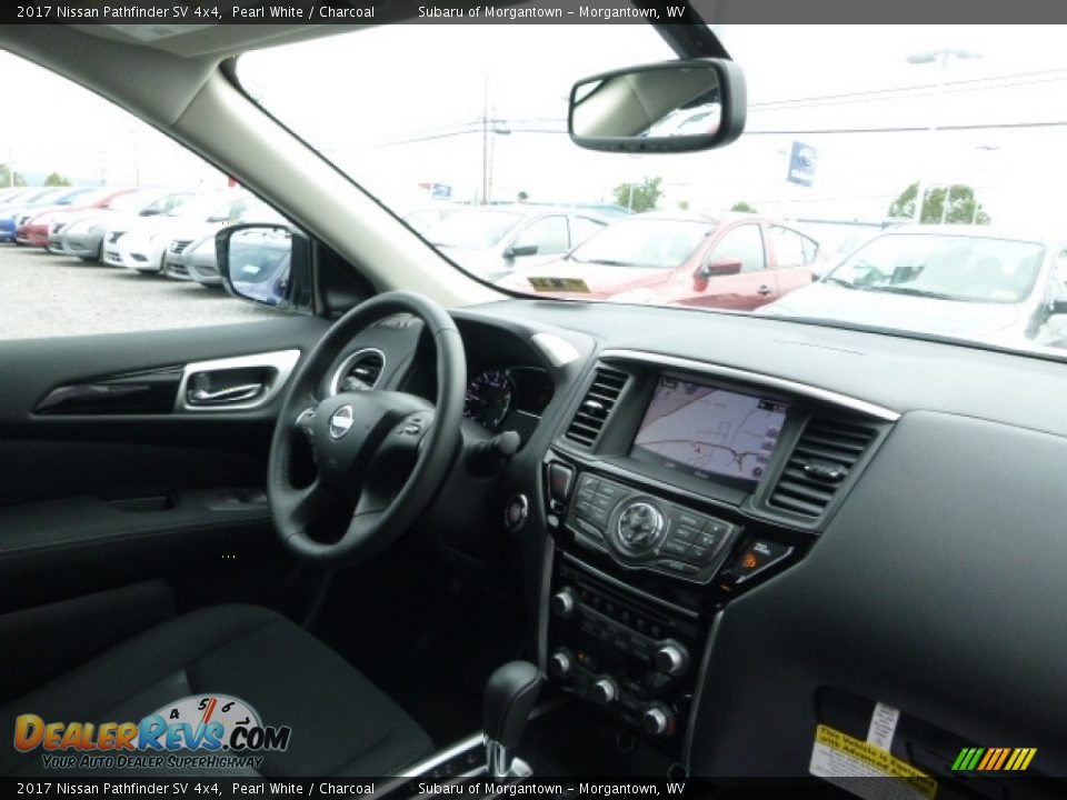 2017 Nissan Pathfinder SV 4x4 Pearl White / Charcoal Photo #4