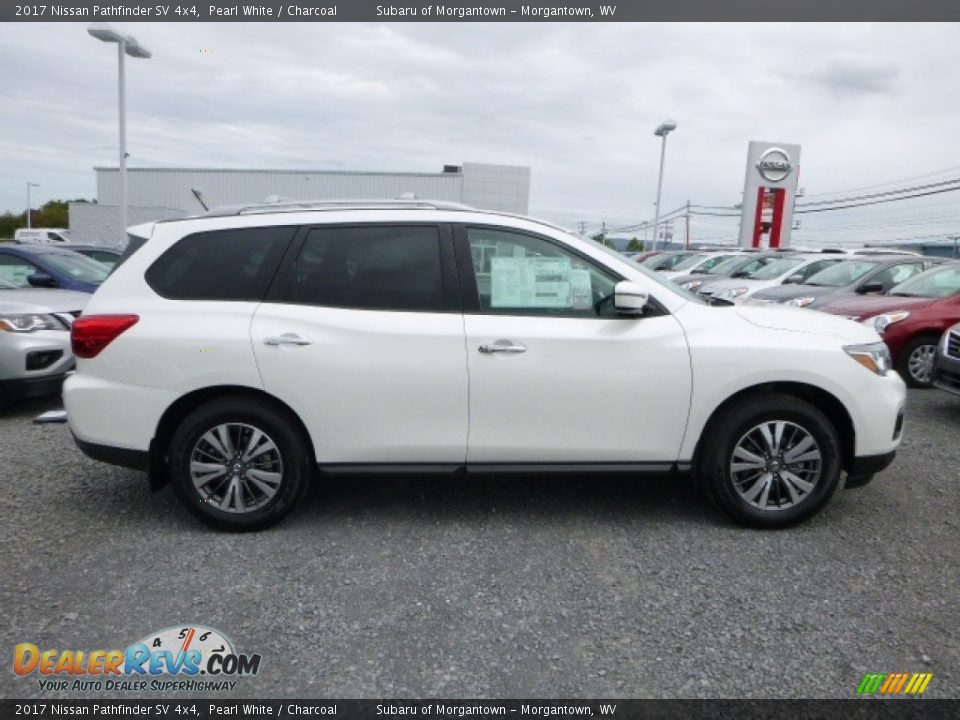 2017 Nissan Pathfinder SV 4x4 Pearl White / Charcoal Photo #7