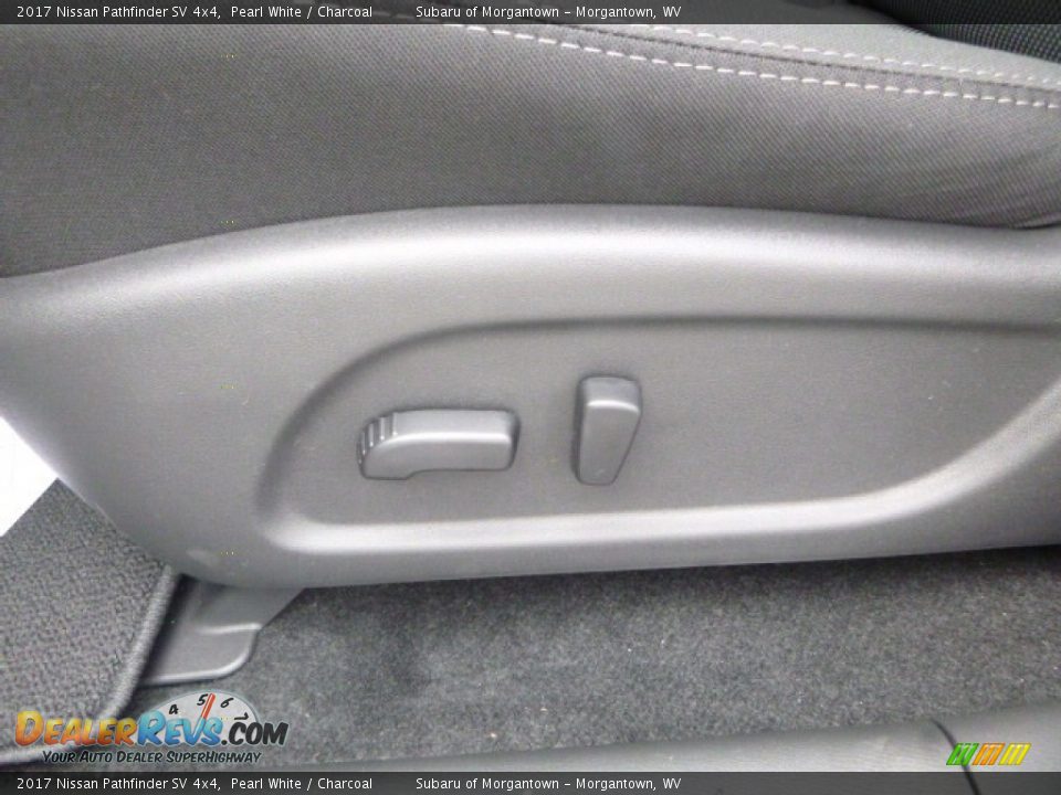 2017 Nissan Pathfinder SV 4x4 Pearl White / Charcoal Photo #15