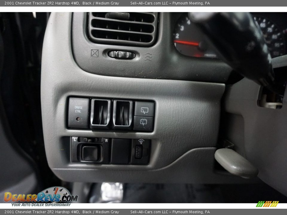 Controls of 2001 Chevrolet Tracker ZR2 Hardtop 4WD Photo #26