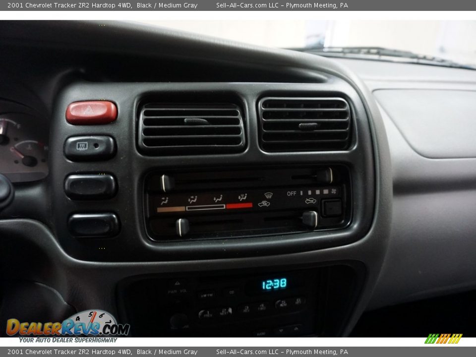 Controls of 2001 Chevrolet Tracker ZR2 Hardtop 4WD Photo #27