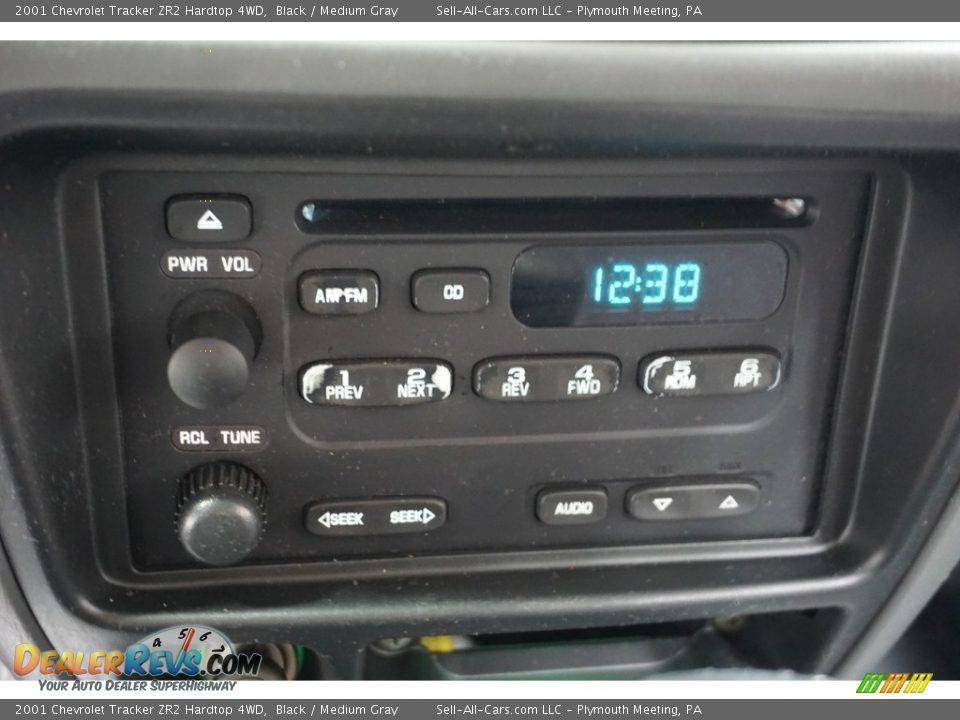 Controls of 2001 Chevrolet Tracker ZR2 Hardtop 4WD Photo #28