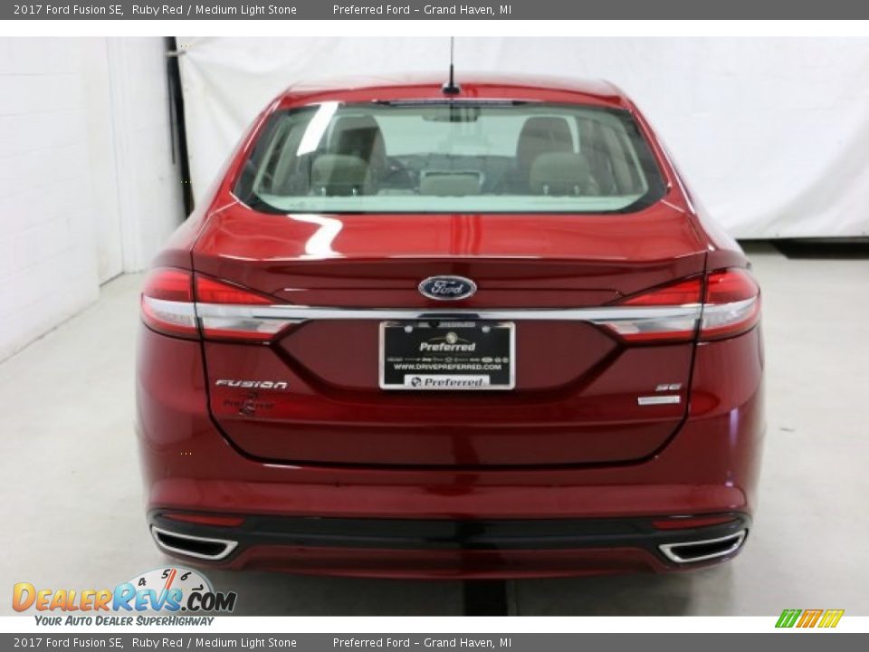 2017 Ford Fusion SE Ruby Red / Medium Light Stone Photo #10