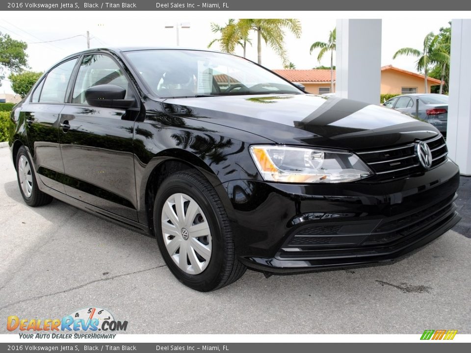 Front 3/4 View of 2016 Volkswagen Jetta S Photo #2
