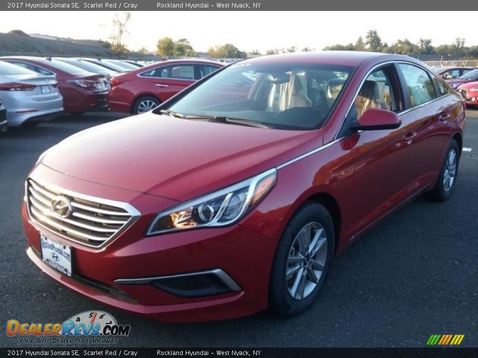 2017 Hyundai Sonata SE Scarlet Red / Gray Photo #1
