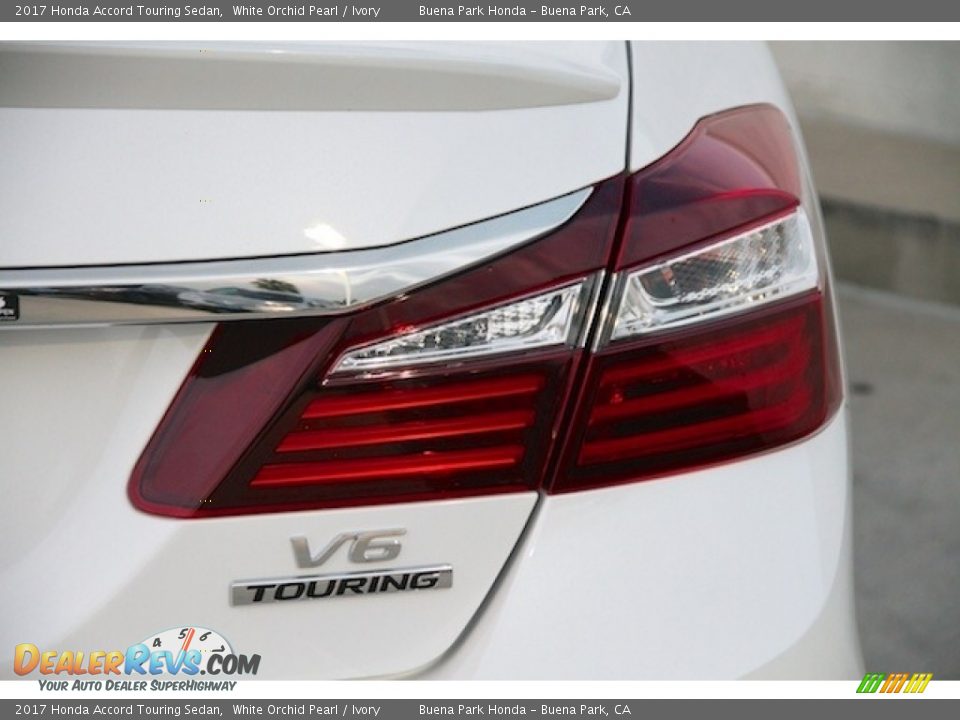 2017 Honda Accord Touring Sedan White Orchid Pearl / Ivory Photo #4
