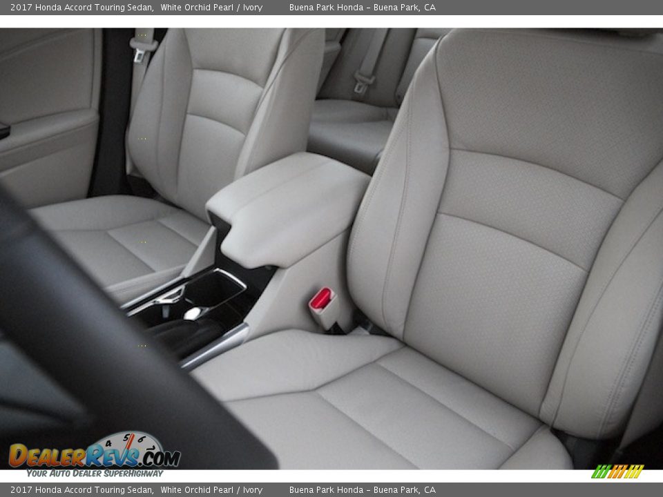 2017 Honda Accord Touring Sedan White Orchid Pearl / Ivory Photo #11