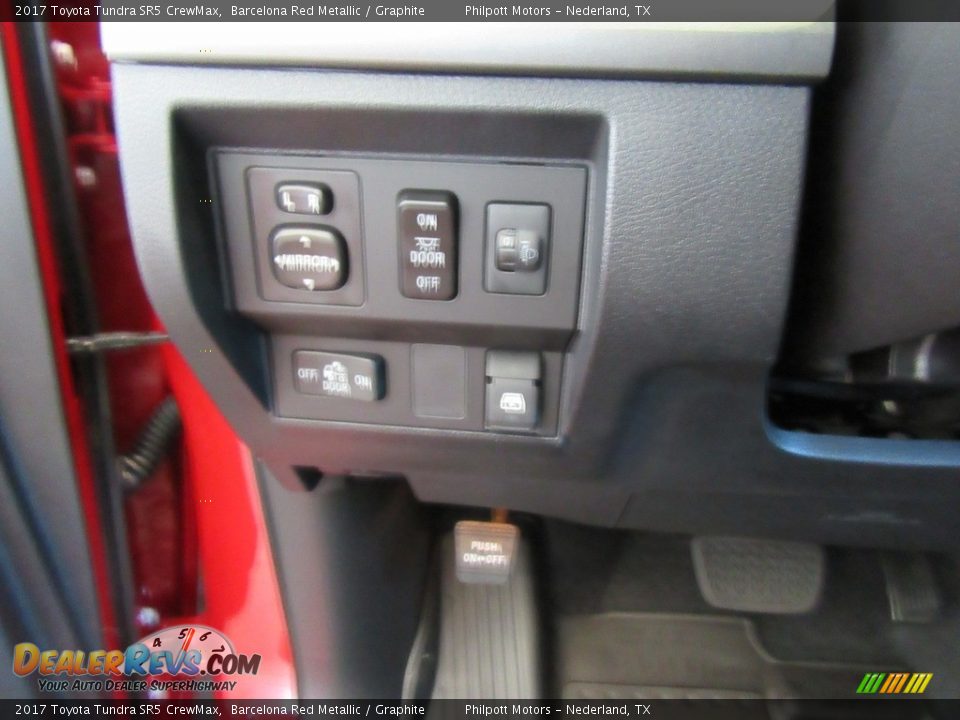 2017 Toyota Tundra SR5 CrewMax Barcelona Red Metallic / Graphite Photo #32
