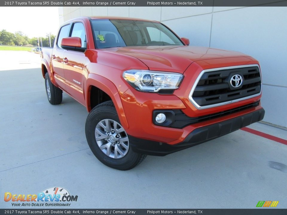 Front 3/4 View of 2017 Toyota Tacoma SR5 Double Cab 4x4 Photo #2