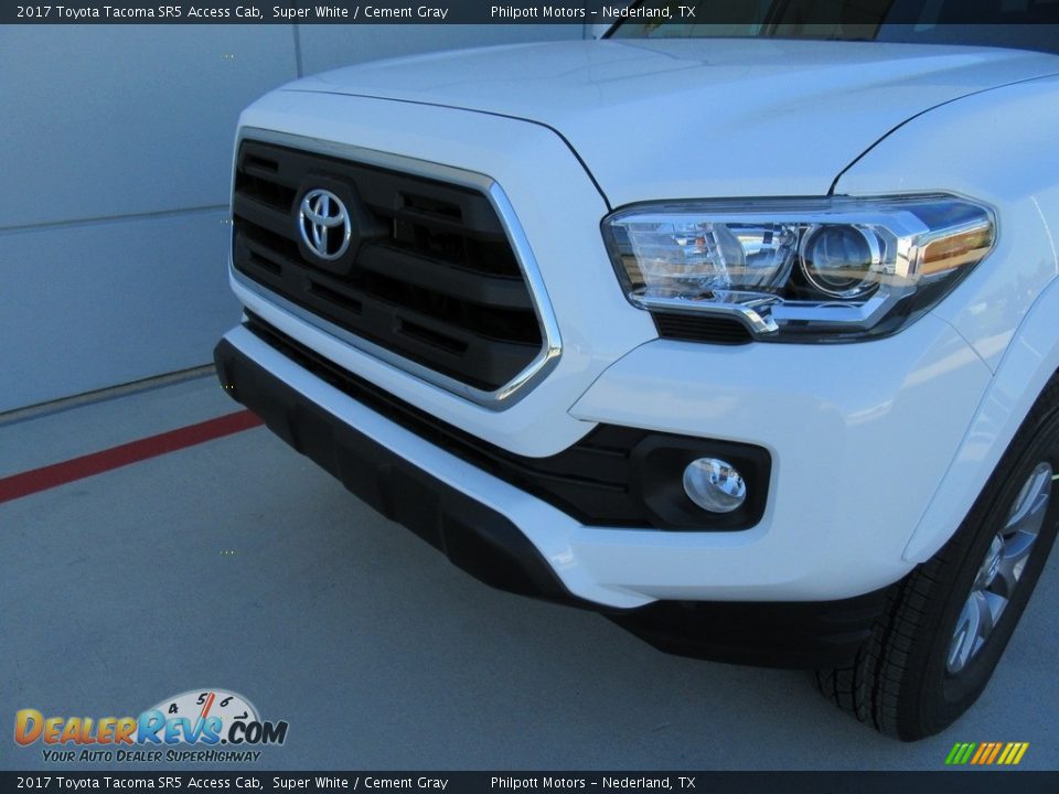 2017 Toyota Tacoma SR5 Access Cab Super White / Cement Gray Photo #10