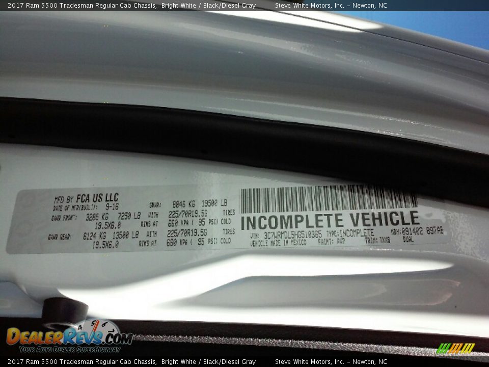 2017 Ram 5500 Tradesman Regular Cab Chassis Bright White / Black/Diesel Gray Photo #20