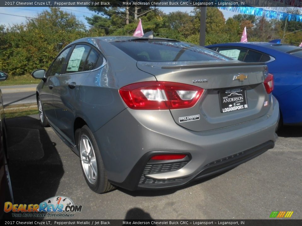 2017 Chevrolet Cruze LT Pepperdust Metallic / Jet Black Photo #2