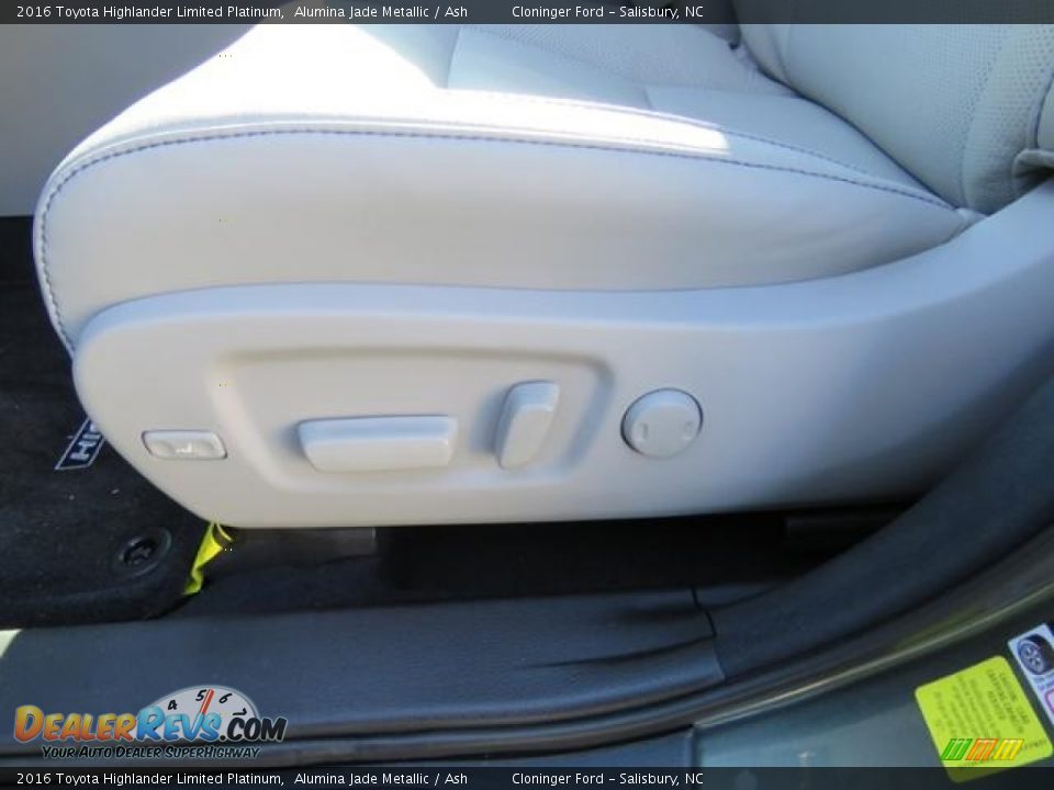 2016 Toyota Highlander Limited Platinum Alumina Jade Metallic / Ash Photo #10