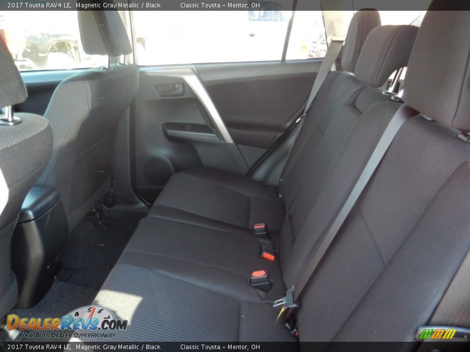 2017 Toyota RAV4 LE Magnetic Gray Metallic / Black Photo #5