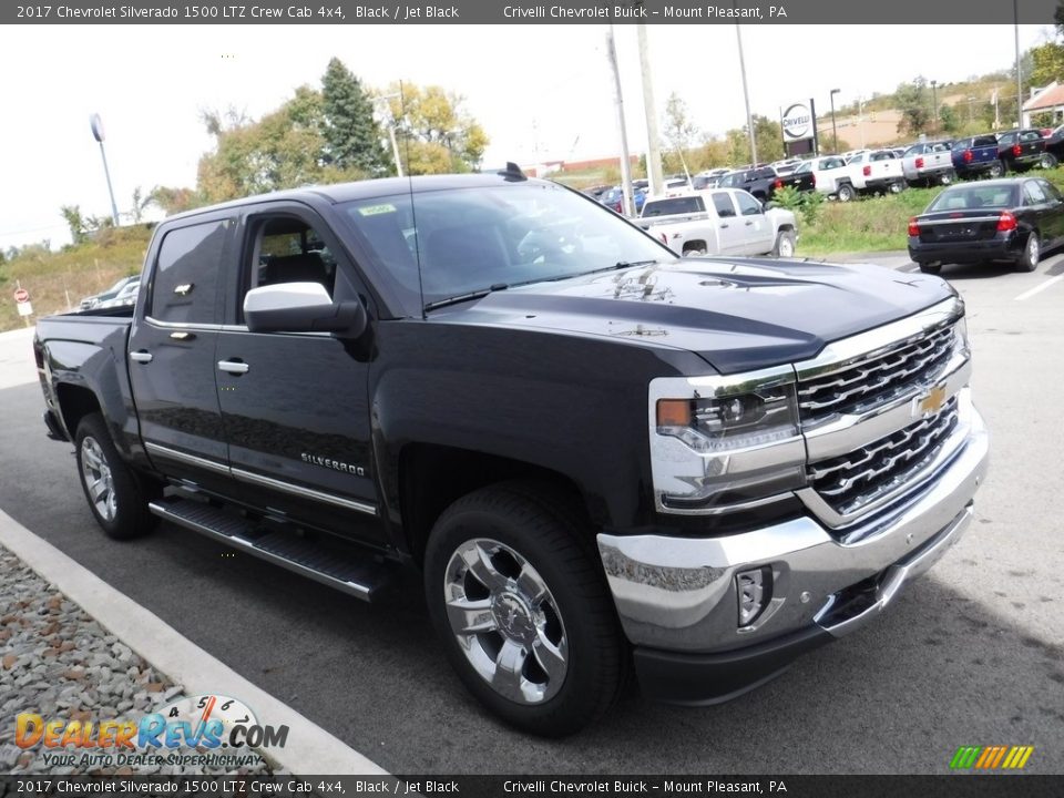 Front 3/4 View of 2017 Chevrolet Silverado 1500 LTZ Crew Cab 4x4 Photo #7