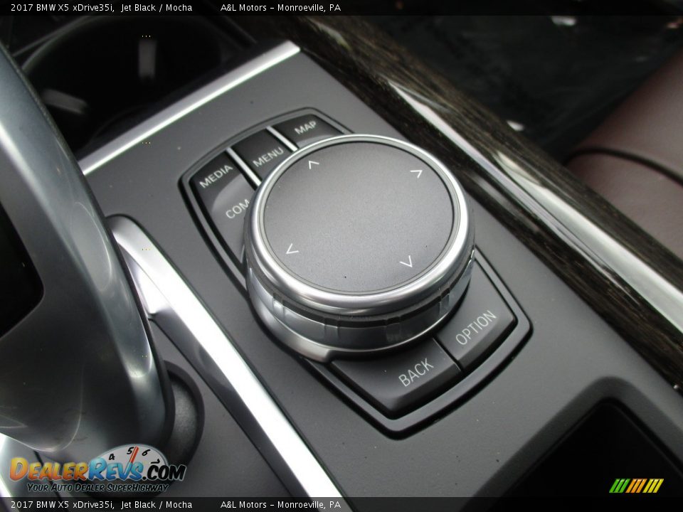 Controls of 2017 BMW X5 xDrive35i Photo #17