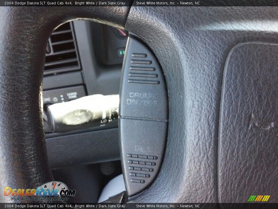 2004 Dodge Dakota SLT Quad Cab 4x4 Bright White / Dark Slate Gray Photo #15