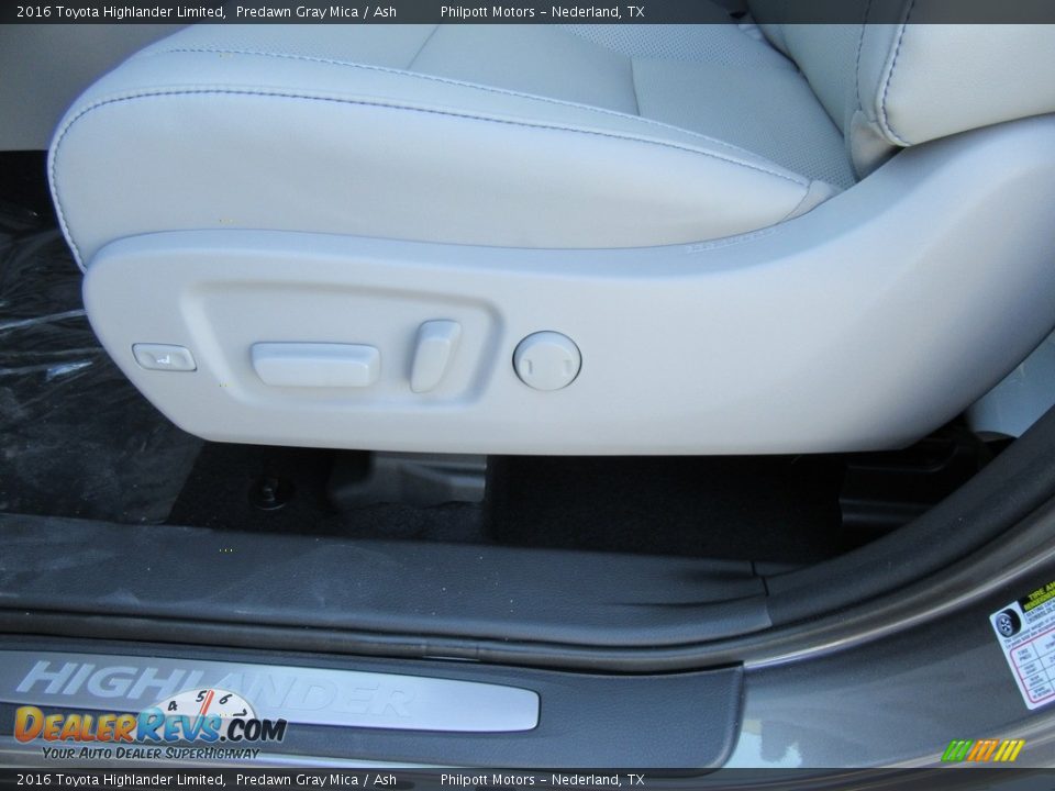 2016 Toyota Highlander Limited Predawn Gray Mica / Ash Photo #24