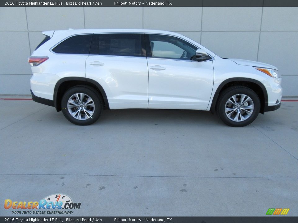 2016 Toyota Highlander LE Plus Blizzard Pearl / Ash Photo #3