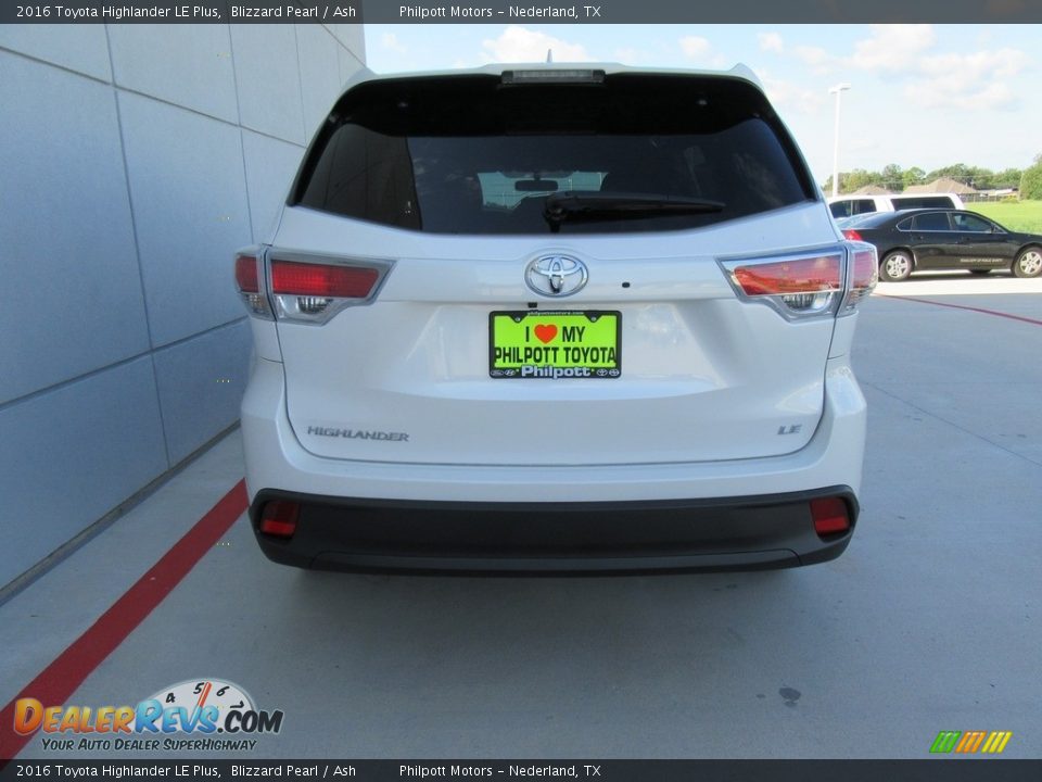 2016 Toyota Highlander LE Plus Blizzard Pearl / Ash Photo #5