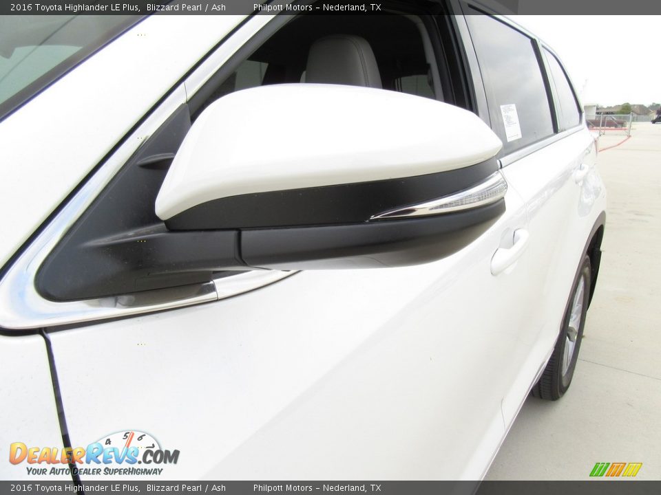 2016 Toyota Highlander LE Plus Blizzard Pearl / Ash Photo #12