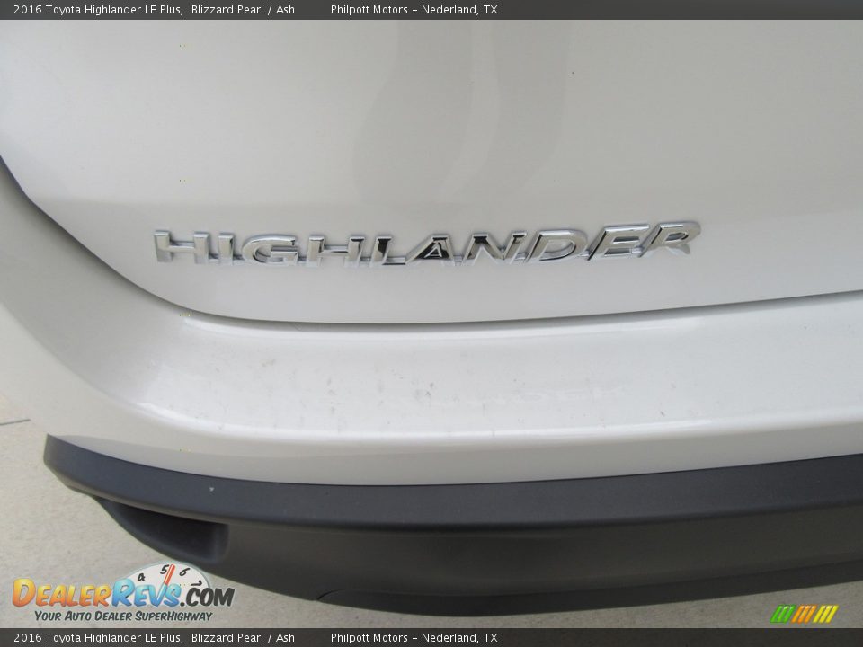2016 Toyota Highlander LE Plus Blizzard Pearl / Ash Photo #13