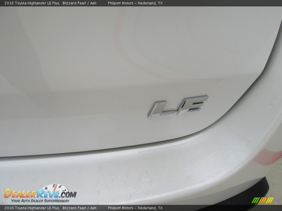 2016 Toyota Highlander LE Plus Blizzard Pearl / Ash Photo #14