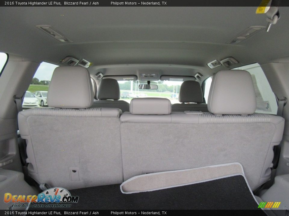 2016 Toyota Highlander LE Plus Blizzard Pearl / Ash Photo #16