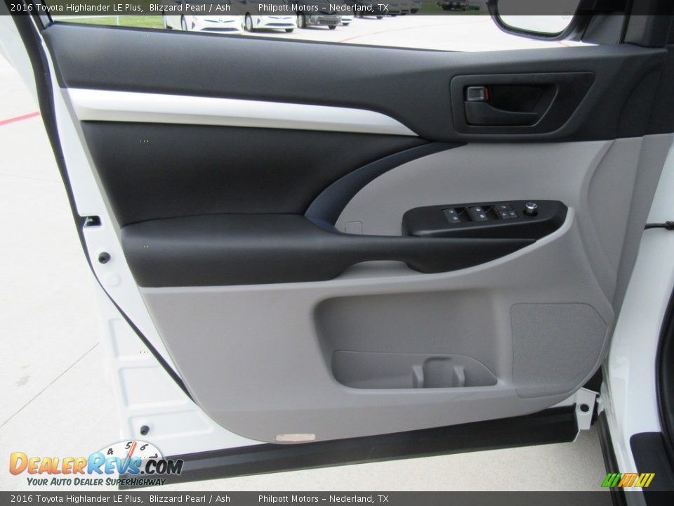 2016 Toyota Highlander LE Plus Blizzard Pearl / Ash Photo #20