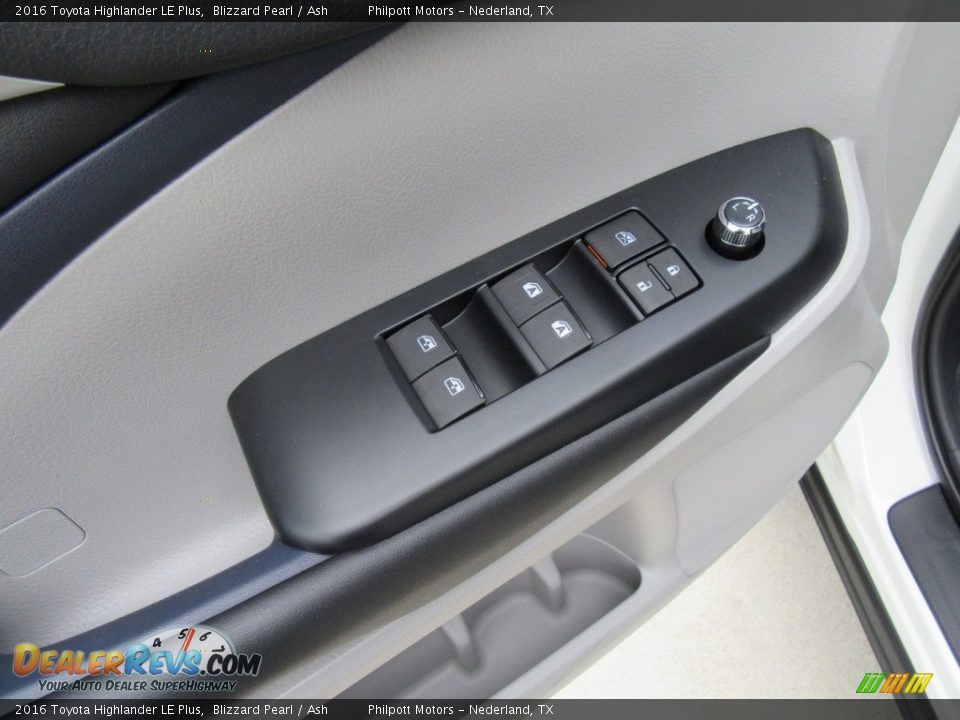 2016 Toyota Highlander LE Plus Blizzard Pearl / Ash Photo #21