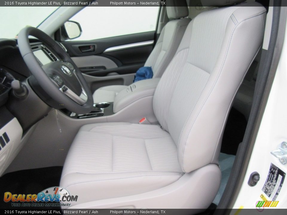 2016 Toyota Highlander LE Plus Blizzard Pearl / Ash Photo #22