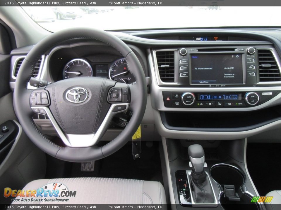 2016 Toyota Highlander LE Plus Blizzard Pearl / Ash Photo #24