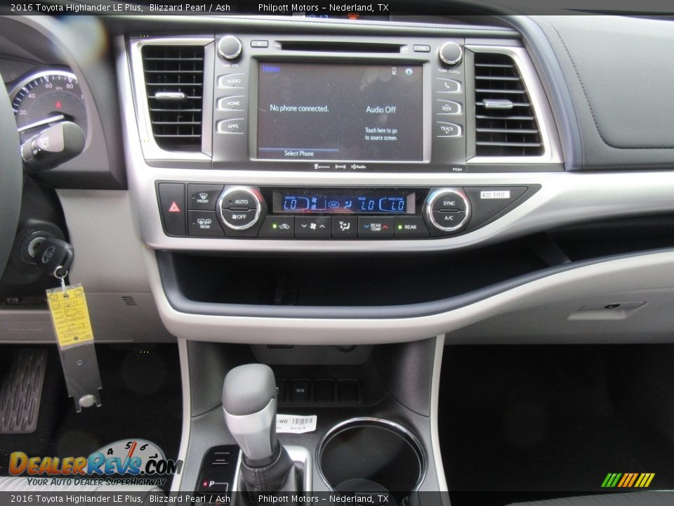 2016 Toyota Highlander LE Plus Blizzard Pearl / Ash Photo #25