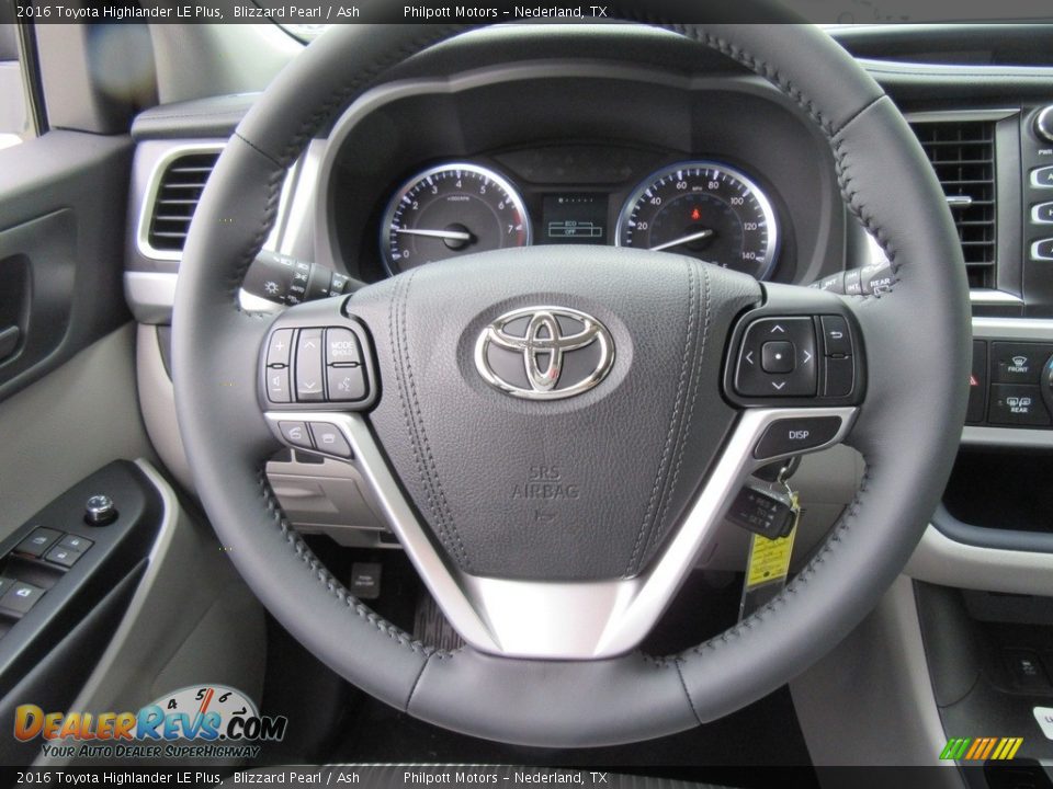 2016 Toyota Highlander LE Plus Blizzard Pearl / Ash Photo #29