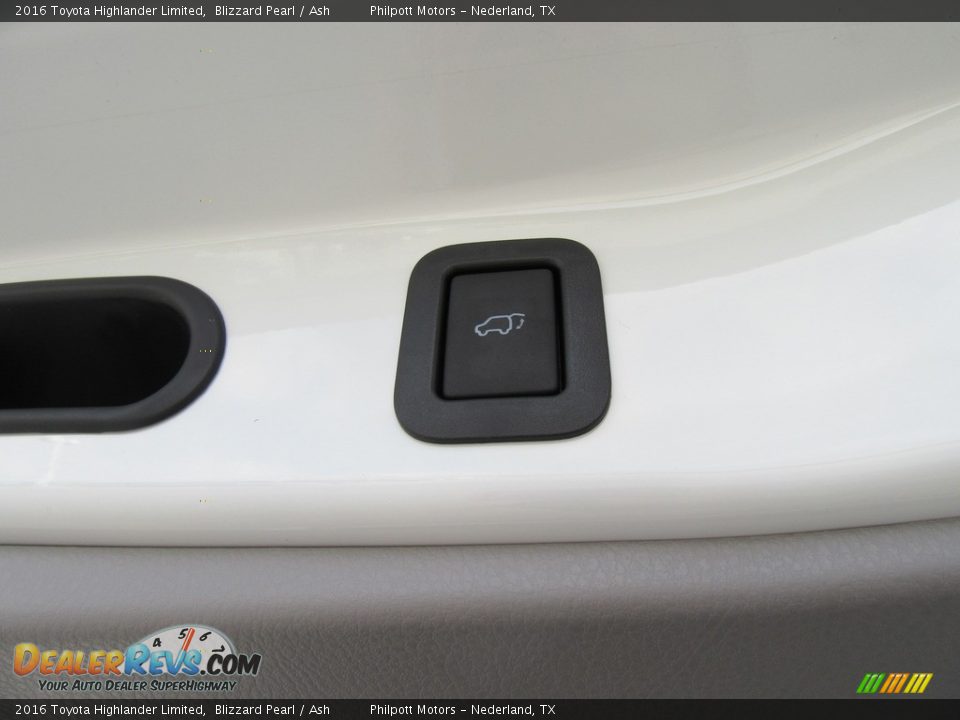 2016 Toyota Highlander Limited Blizzard Pearl / Ash Photo #18