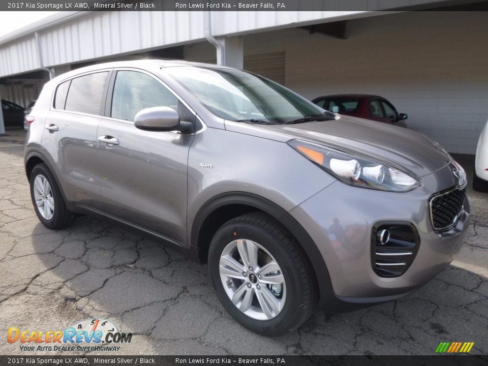 Front 3/4 View of 2017 Kia Sportage LX AWD Photo #9
