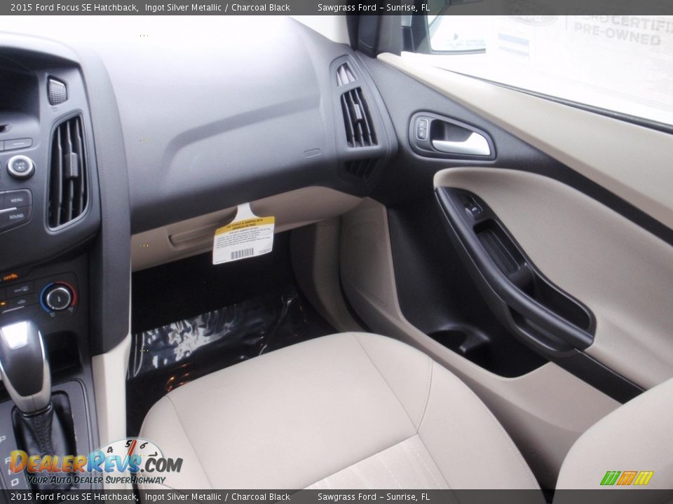 2015 Ford Focus SE Hatchback Ingot Silver Metallic / Charcoal Black Photo #26