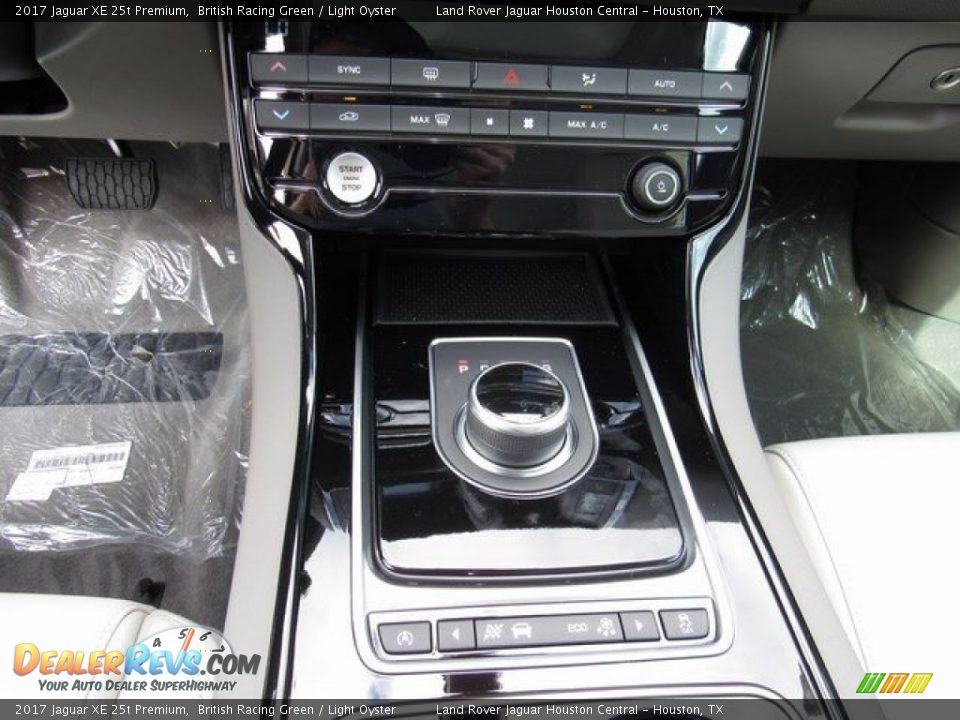2017 Jaguar XE 25t Premium British Racing Green / Light Oyster Photo #17