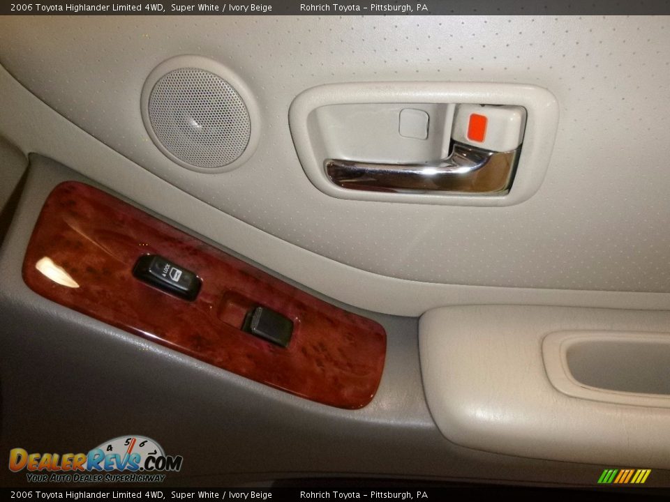 2006 Toyota Highlander Limited 4WD Super White / Ivory Beige Photo #10