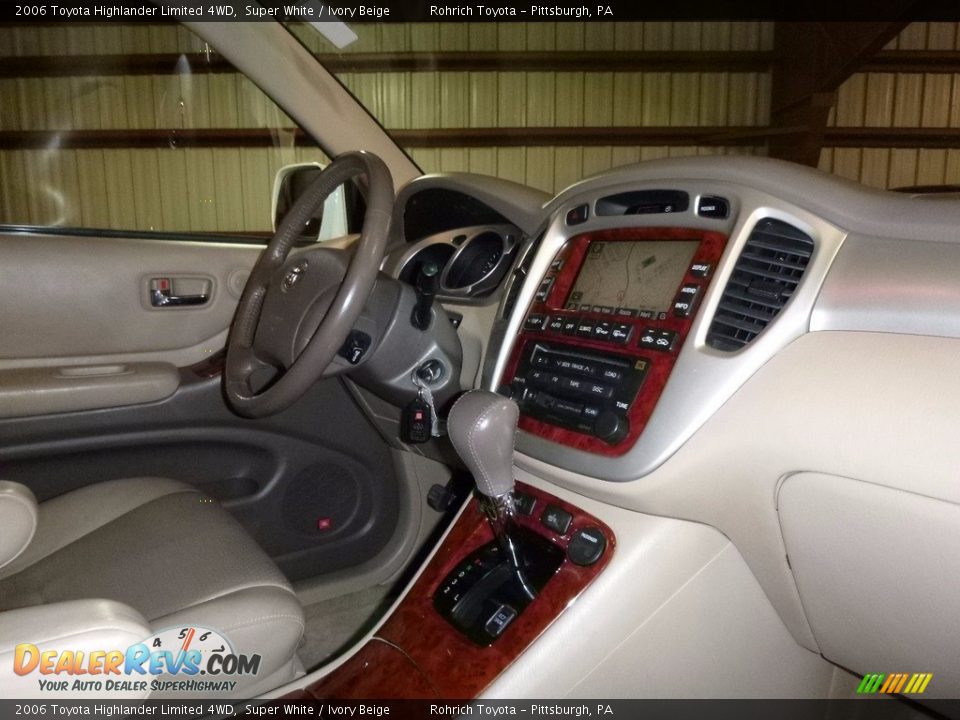 2006 Toyota Highlander Limited 4WD Super White / Ivory Beige Photo #11