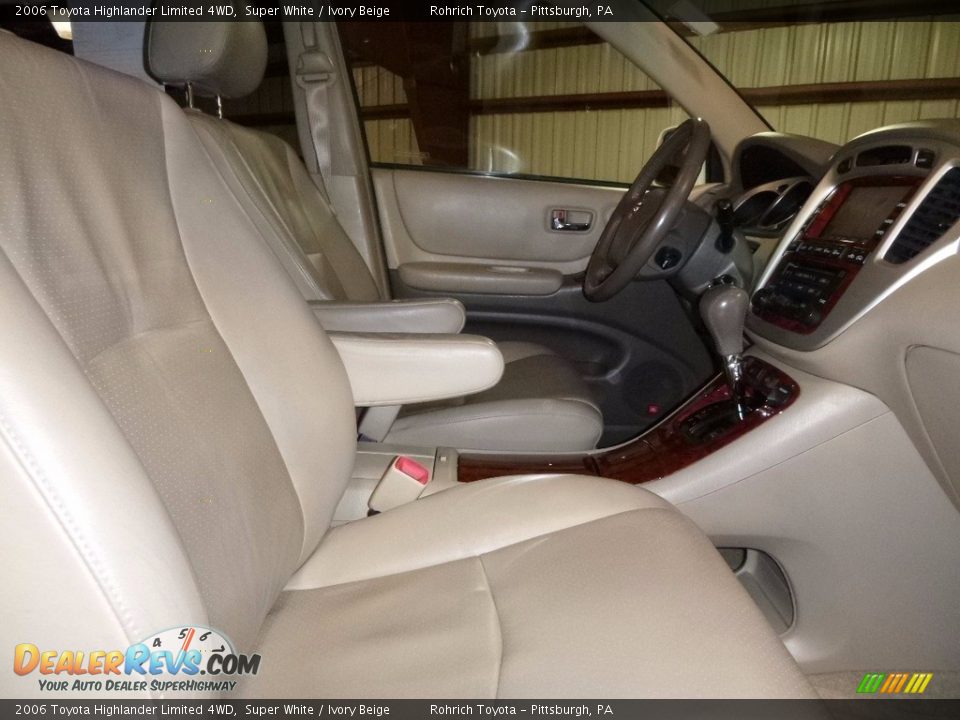 2006 Toyota Highlander Limited 4WD Super White / Ivory Beige Photo #12