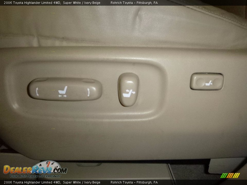 2006 Toyota Highlander Limited 4WD Super White / Ivory Beige Photo #19