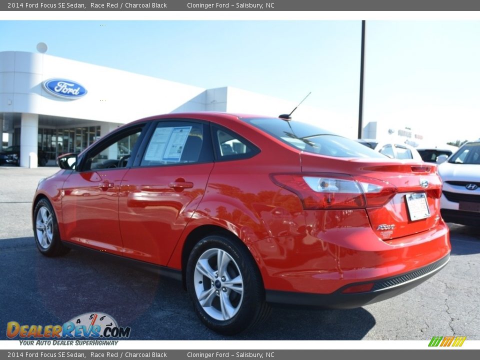 2014 Ford Focus SE Sedan Race Red / Charcoal Black Photo #5