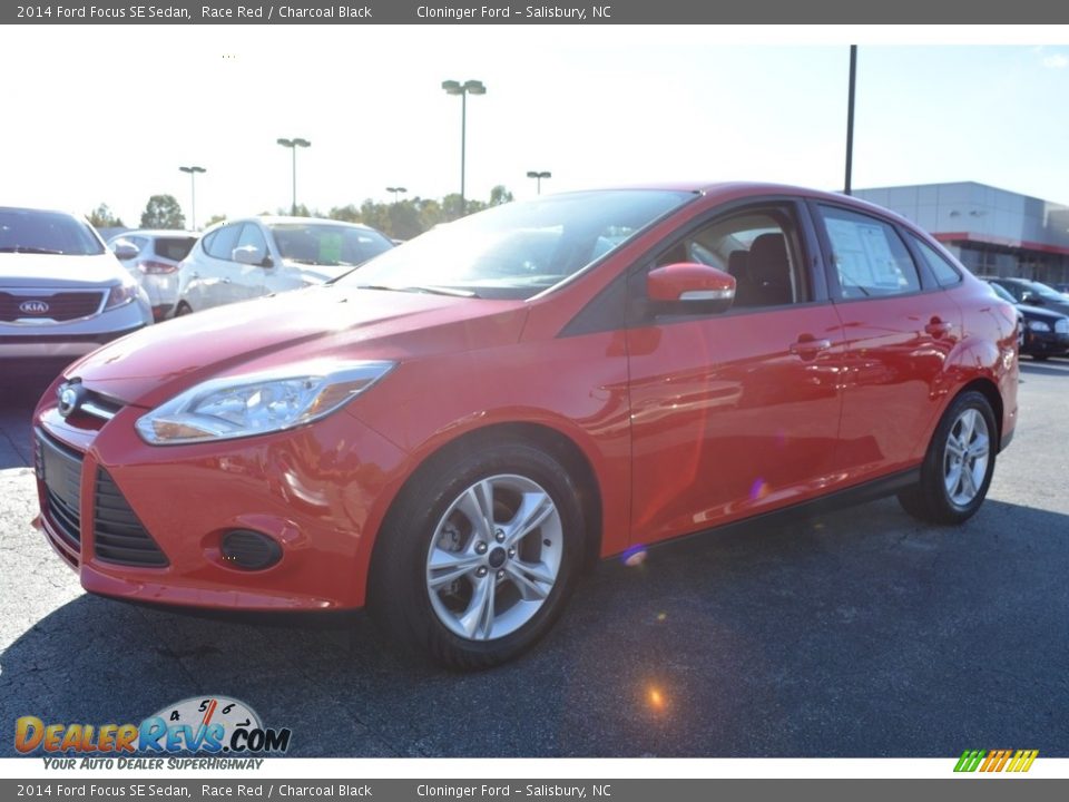 2014 Ford Focus SE Sedan Race Red / Charcoal Black Photo #7
