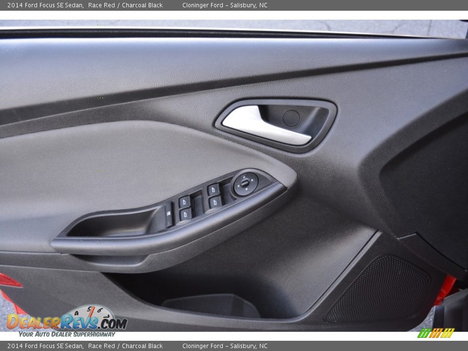 2014 Ford Focus SE Sedan Race Red / Charcoal Black Photo #8